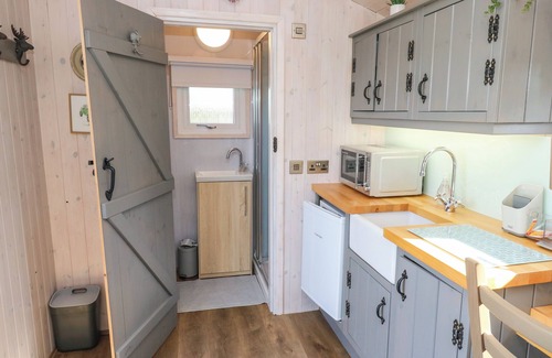 Oxenhope Cabaña | LITTLE ACRE, pet friendly, with a garden in Oxenhope
