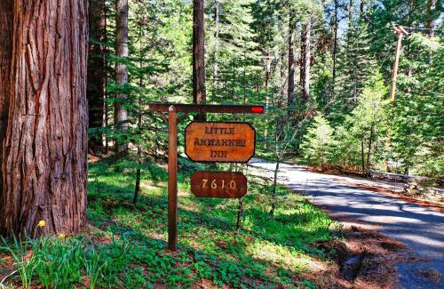 Fish Camp Casa | Little Ahwahnee Inn Entrance to Yosemite