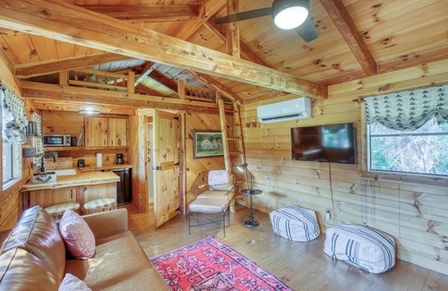 Marble Falls Cabina | Little Arrow: Cozy Getaway with Lakeside Charm!