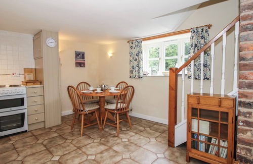 Trefonen Cabaña | LITTLE BARN, pet friendly, character holiday cottage in Trefonen