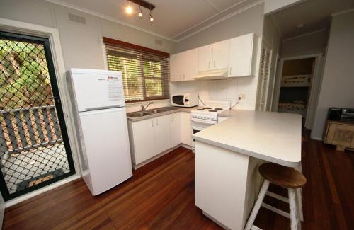 Arakoon Casa | Little Bay Cottage 8 East St Arakoon -No Sheets or Towels Provided