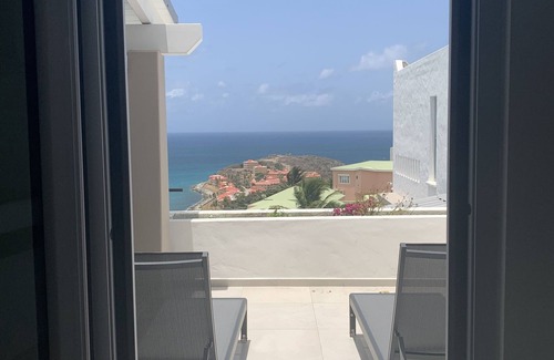 Belair Condominio | Little Bay- Stunning view, 2 bedroom sleeps 6