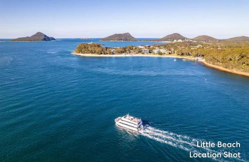 Nelson Bay Casa | Little Beach House Little Beach with air con WiFi and boat parking