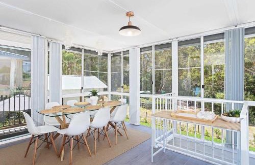 Nelson Bay Casa | Little Beach House Little Beach with air con WiFi and boat parking