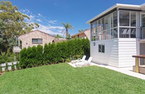 Nelson Bay Casa | Little Beach House Little Beach with air con WiFi and boat parking