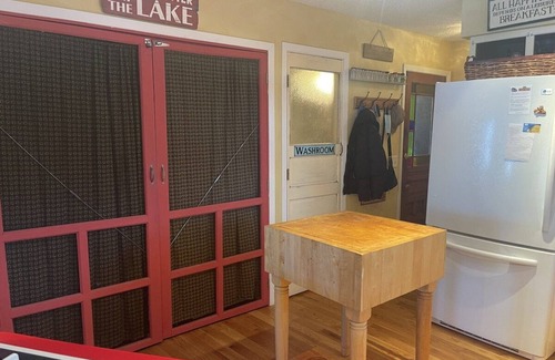 South Haven Cabina | Little Bear Cabin Rental Snowmobile, Boat, and Jet Ski Rentals Available