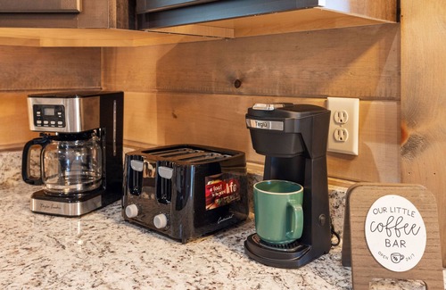 Gatlinburg - Pigeon Forge Cabina | Little Bear Lodge 3 Bedroom Cabin by RedAwning