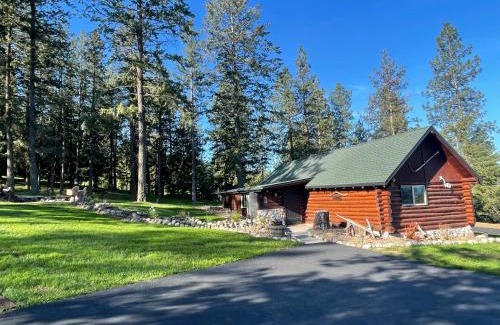 Post Falls Casa | Little Cabin in the Woods.