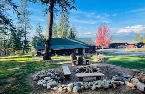 Post Falls Casa | Little Cabin in the Woods.