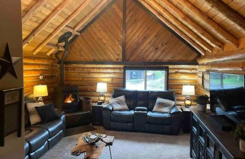 Post Falls Casa | Little Cabin in the Woods.