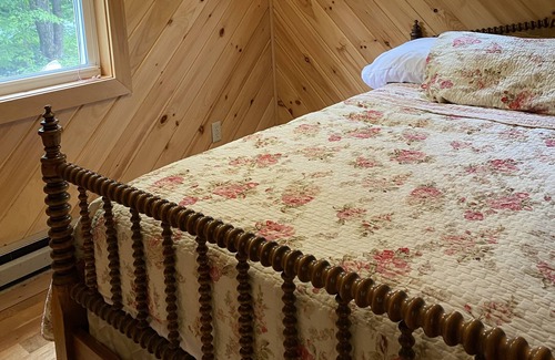 Colton Cabina | Little Cabin in the Woods is a sweet get away.