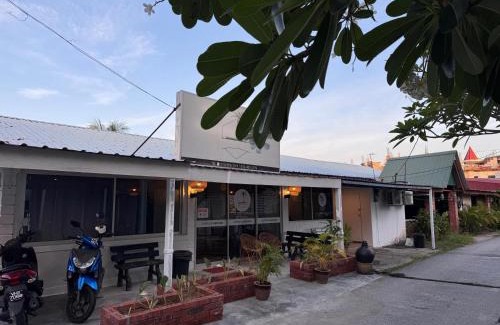 Lubok Buaya Hotel | Little Chenang Cottage Motel Langkawi