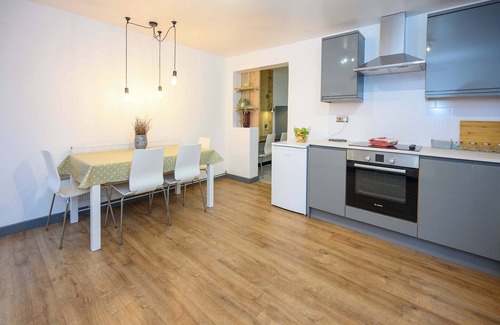 Staple Hill Casa | Little Coto: Bristol Home by StayStaycations