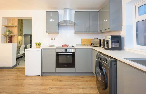 Staple Hill Casa | Little Coto: Bristol Home by StayStaycations