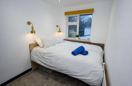 Staple Hill Casa | LITTLE COTO Fully Equipped South West Home By StayStaycations