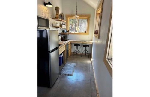 Apple Valley Casa | Little Creek Mesa Cabin with Zion NP Views-Jacuzzi