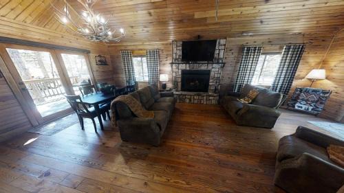 Red River Casa | Little Elk Horn on the River - Pet Friendly - WiFi - Washer - Dryer - Fireplace - Grill