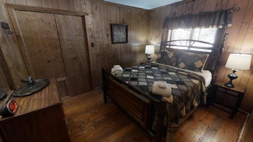 Red River Casa | Little Elk Horn on the River - Pet Friendly - WiFi - Washer - Dryer - Fireplace - Grill