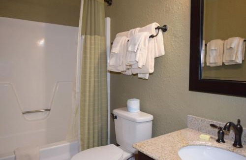 Red River Casa | Little Fanny - Pet Friendly - Satellite - Fireplace - Grill - Close to Everything