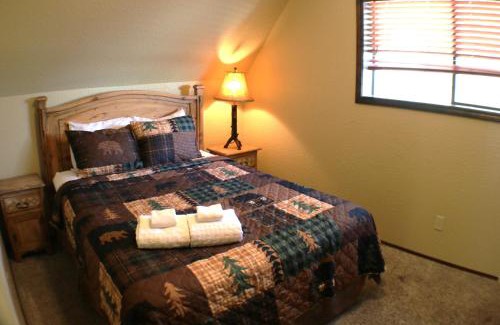 Red River Casa | Little Fanny - Pet Friendly - Satellite - Fireplace - Grill - Close to Everything