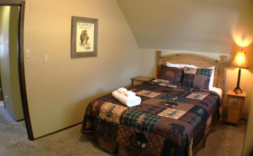 Red River Casa | Little Fanny - Pet Friendly - Satellite - Fireplace - Grill - Close to Everything