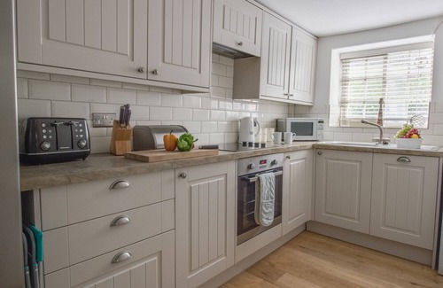 West Lulworth Cabaña | LITTLE FORGE, romántico, con fuego abierto en West Lulworth, Ref 994342