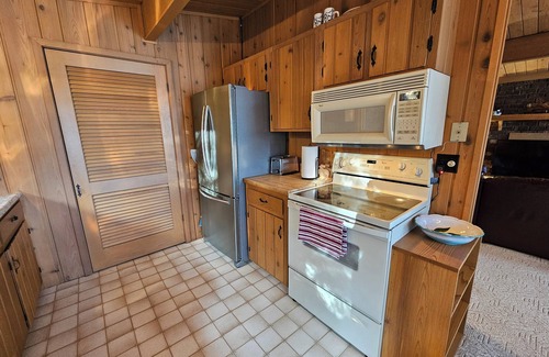 Three Lakes Casa | Little Fork Landing-Cozy, Clean Lakefront Retreat on Three Lakes Chain of Lakes