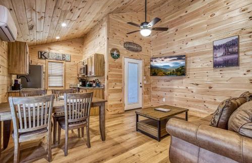 Cosby Casa | Little Gem Cabin-Pickleball Court, Creek, WIFI, Mountain Views, Starting at 79"