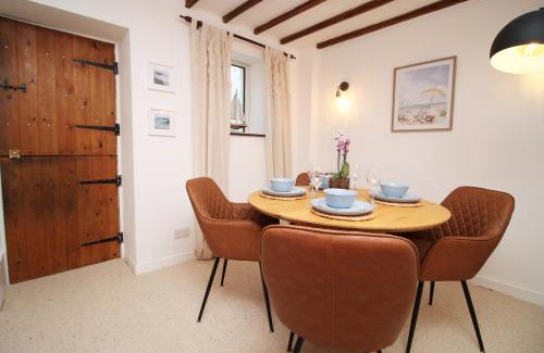 Mumbles Casa | Little Gem in the Mumbles! Fishermans Cottage with Log Burner, Dog friendly and Welcome Breakfast Hamper!