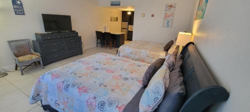 Ruskin Apartamento | Little Harbor Resort #510 Tampa Bay FL Beach, Hot Tub, Pools
