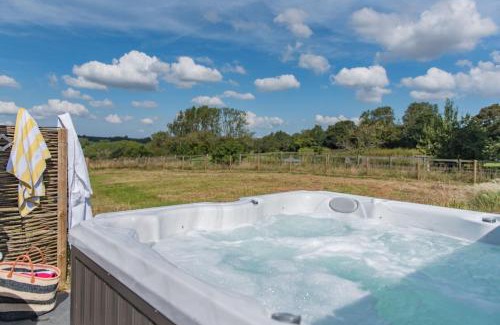 Etchinghill Casa | Little Hayloft by Bloom Stays