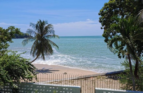 Tanjung Bungah Villa | Little Heaven by Sky Hive, A Beach Front Bungalow
