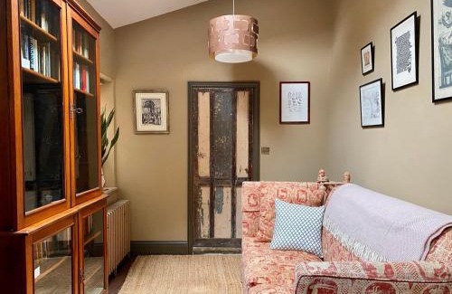 Frome Casa | Little Hideaway - Central Frome