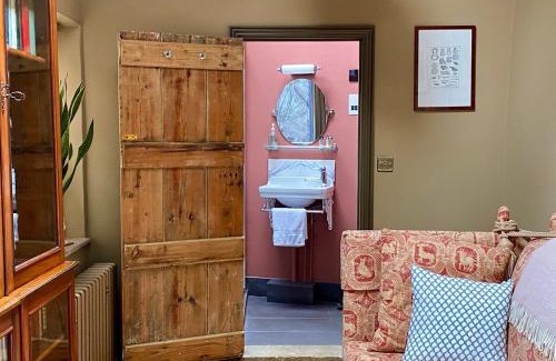 Frome Casa | Little Hideaway - Central Frome
