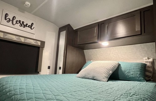 Oxnard Casa | Little home on wheels! RV with free parking on premises