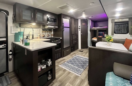 Oxnard Casa | Little home on wheels! RV with free parking on premises