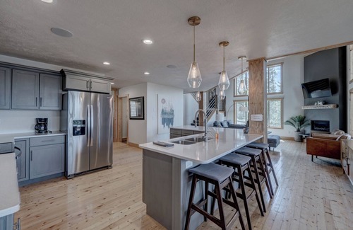 Lead Chalet De Esquí | Little Hope 4BR Chalet at Terry Peak with Jacuzzi Hot Tub - Sleeps 14