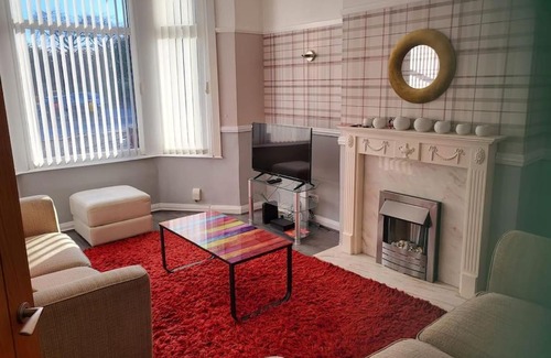 Birkenhead Apartamento | Little house by the park