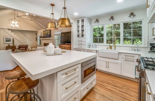 Lake Sequoyah Casa | Little House In The Woods | Stunning Kitchen With Designer Touches