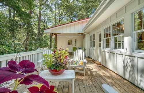 Lake Sequoyah Casa | Little House In The Woods | Stunning Kitchen With Designer Touches
