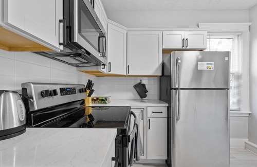 Ferndale Casa | Little House on Laprairie - Long Term Availability - Near DT Ferndale & Detroit