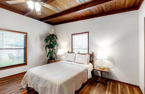 Kingsland Casa | Little House on LBJ