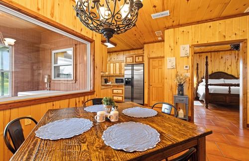 Carthage Cabina | Little House on the Pond/Cozy Cabin near Carthage w/Fishing and Wildlife