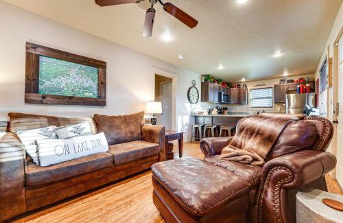 Lampe Casa | Little Indian Resort Cabin Pool and Walk to Lake!