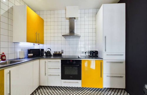 Cathedral Quarter Condominio | Little Italy Apt- Stylish 1-Bed Apt in Belfast City Centre – Sleeps 4 | Cathedral Quarter Location