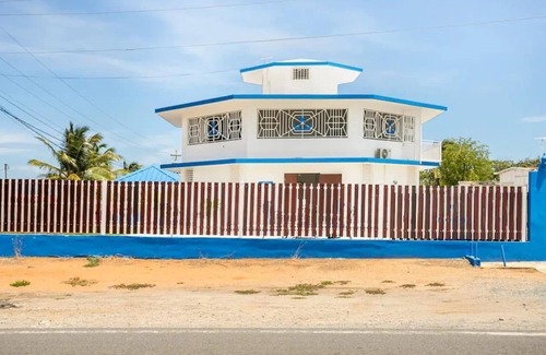 El Combate Casa | Little Lighthouse close to the beach - El Farito cerca de la playa