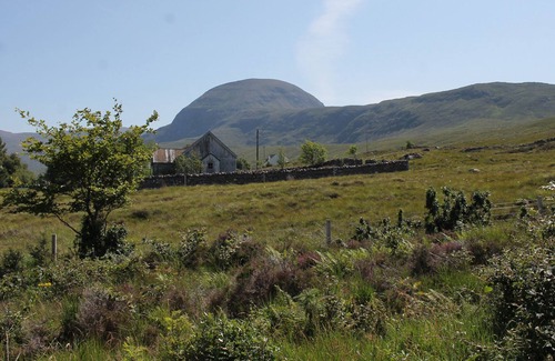 Drumchork Cabaña | LITTLE LOCH VIEW, pet friendly, character holiday cottage in Poolewe