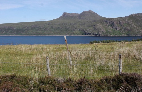 Drumchork Cabaña | LITTLE LOCH VIEW, pet friendly, character holiday cottage in Poolewe