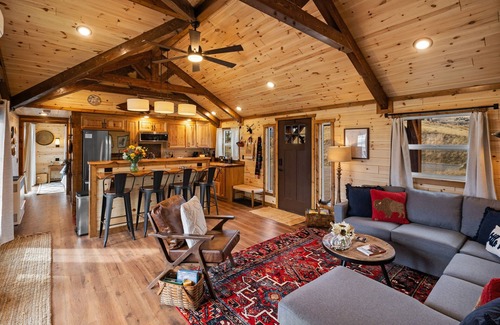 Emigrant Casa | Little Lodge at Emigrant Peak, Montana Cabin in Paradise Valley, sleeps 6