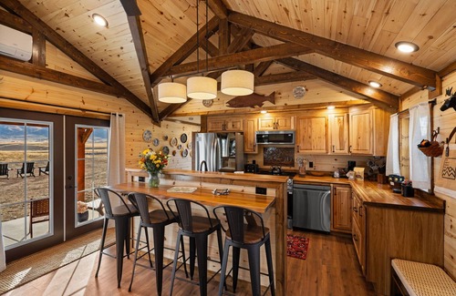 Emigrant Casa | Little Lodge at Emigrant Peak, Montana Cabin in Paradise Valley, sleeps 6